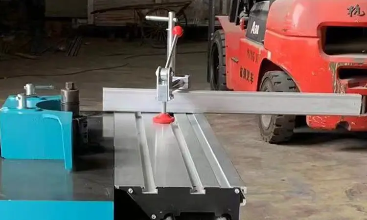 woodworking-hold-down-feeding-device